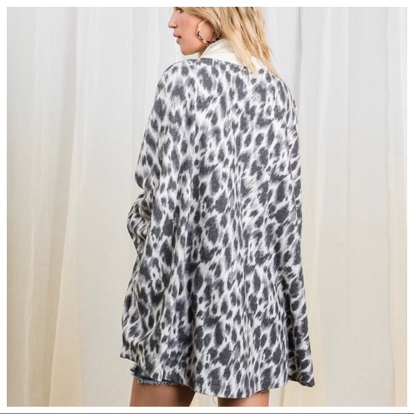 Beautiful Animal print fabric cardigan - Picture 5 of 6